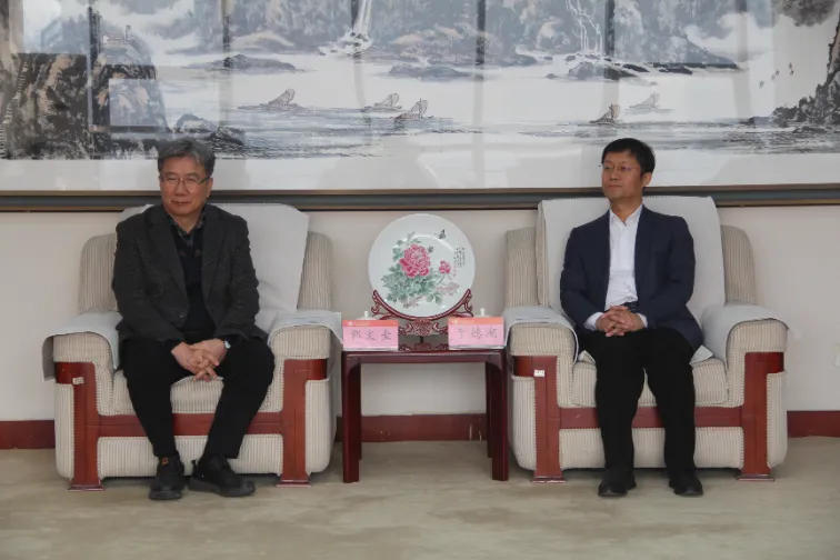 Ka mahi tahi a Shandong LANO me Ahorangi KWAK, Moon Kyu, Ph.D. me te Kai-whakahaere a Liang Tongho mai i te Whare Wananga o Dongguk, South Korea ki te kawe i nga Whakawhitiwhiti me te Mahi tahi i roto i te Marae o te Haruru me te Whare Wananga o Shandong Jianzhu
